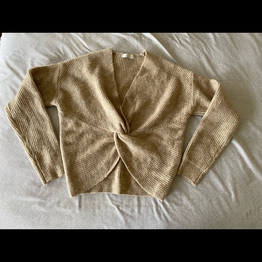 Dobe Korea twisted crop sweater